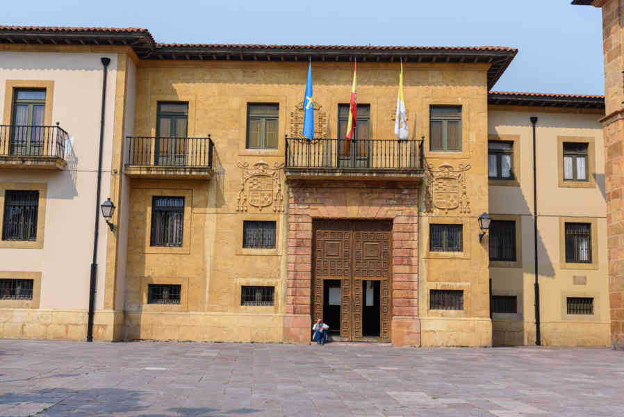 Oviedo 027 - palacio Episcopal.jpg